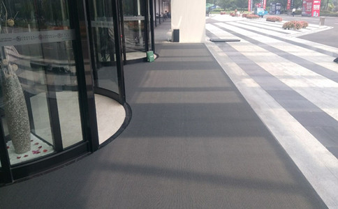 2016年9月为创想中心定制地垫成功交付！