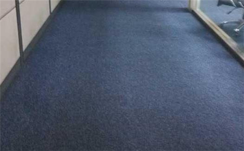 家用地毯使用寿命与成本有何关系