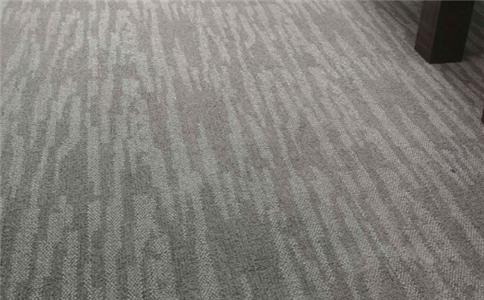 铺设办公地毯适合用尼龙还是丙纶地毯？