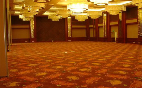 成都地毯厂家讲述酒店地毯该如何清除异味